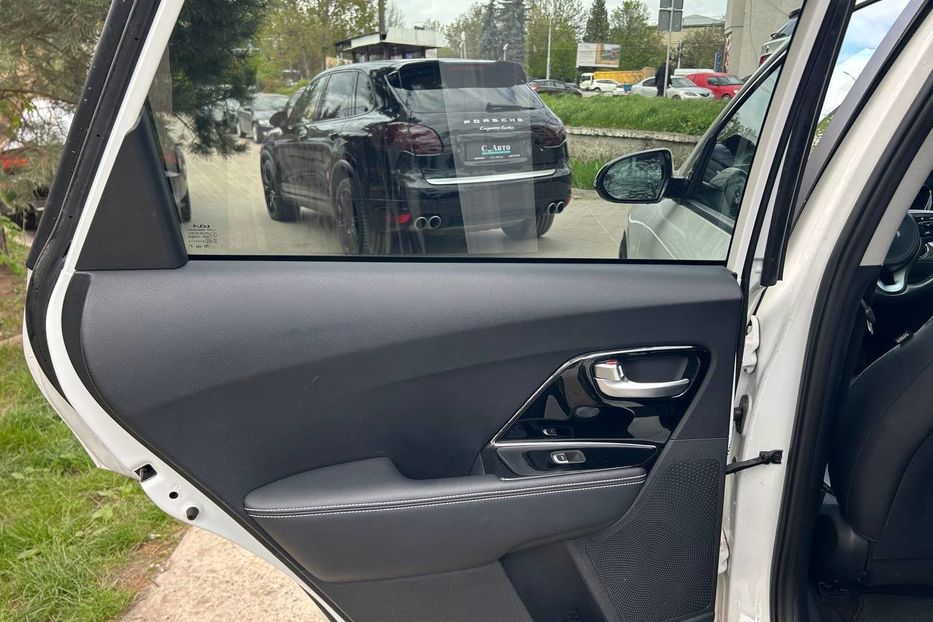 Продам Kia Niro 64кВ 2022 года в Черновцах
