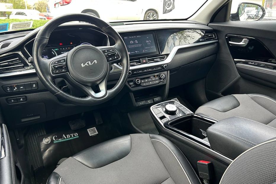 Продам Kia Niro 64кВ 2022 года в Черновцах