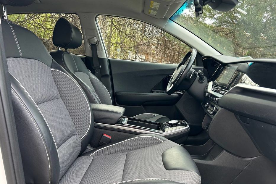 Продам Kia Niro 64кВ 2022 года в Черновцах