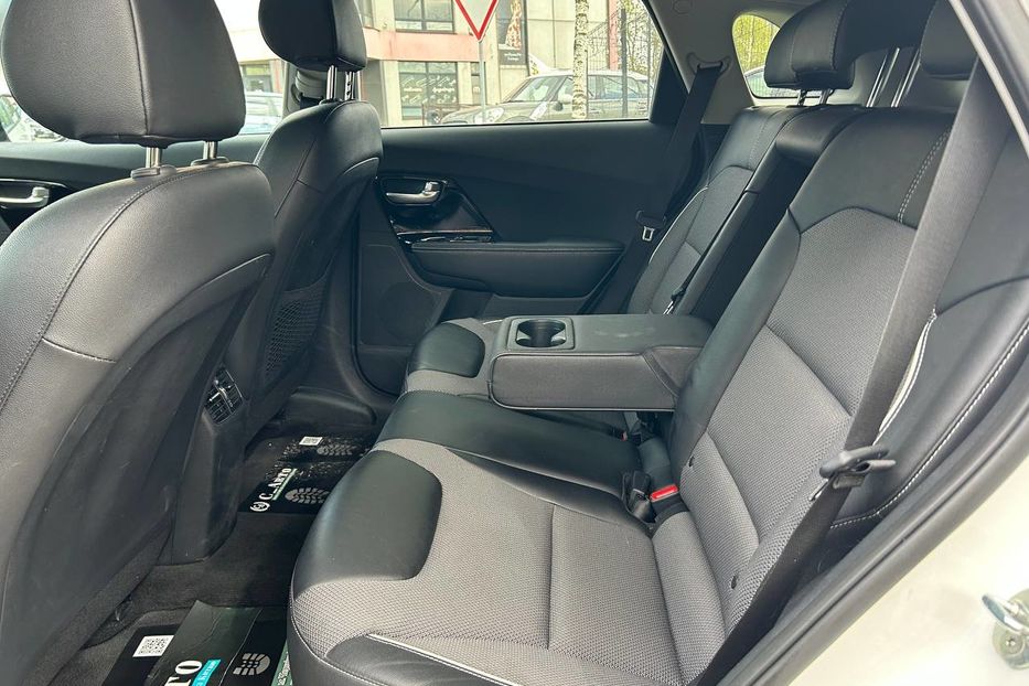 Продам Kia Niro 64кВ 2022 года в Черновцах