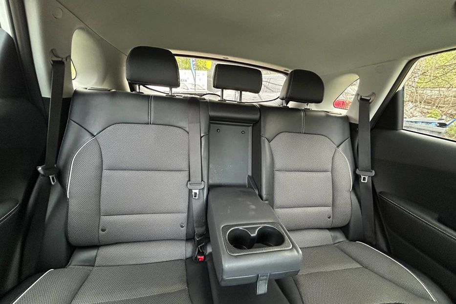 Продам Kia Niro 64кВ 2022 года в Черновцах