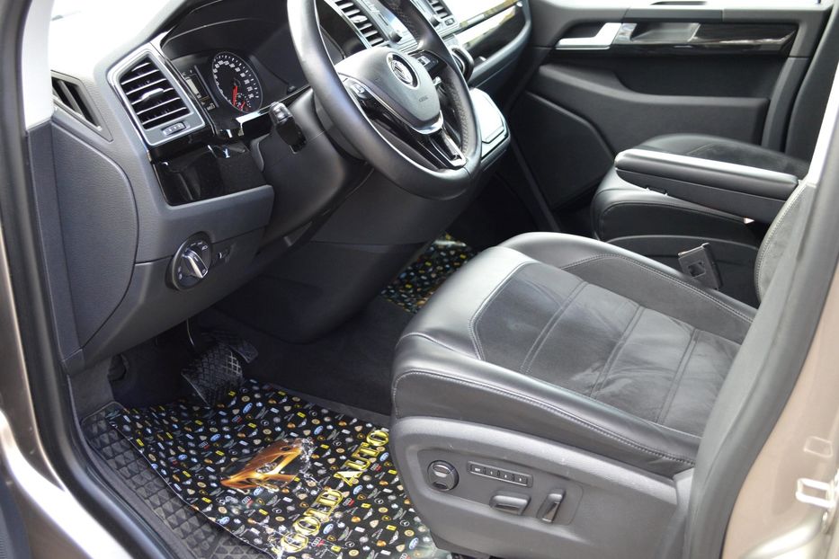 Продам Volkswagen Multivan Highline 2018 года в Одессе