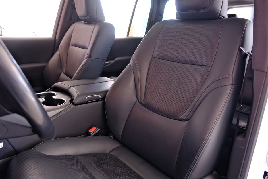Продам Toyota Land Cruiser 300 2021 года в Одессе