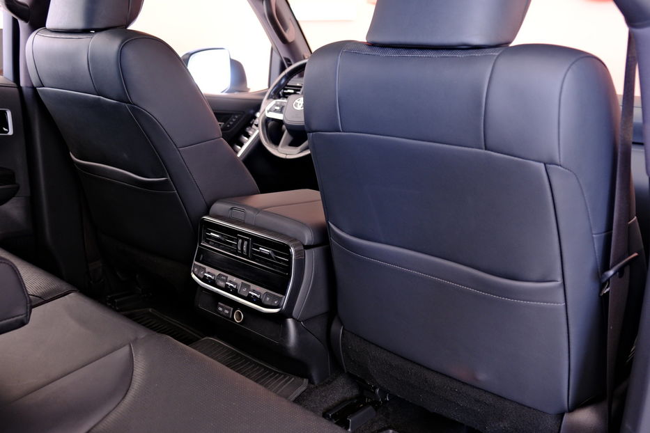 Продам Toyota Land Cruiser 300 2021 года в Одессе