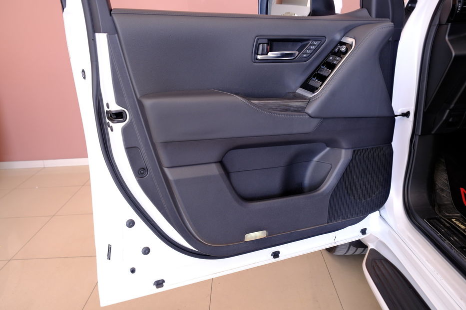 Продам Toyota Land Cruiser 300 2021 года в Одессе