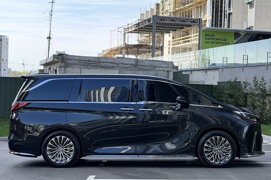 Продам Lexus LF LM 350h e-CVT 4S 2025 года в Киеве