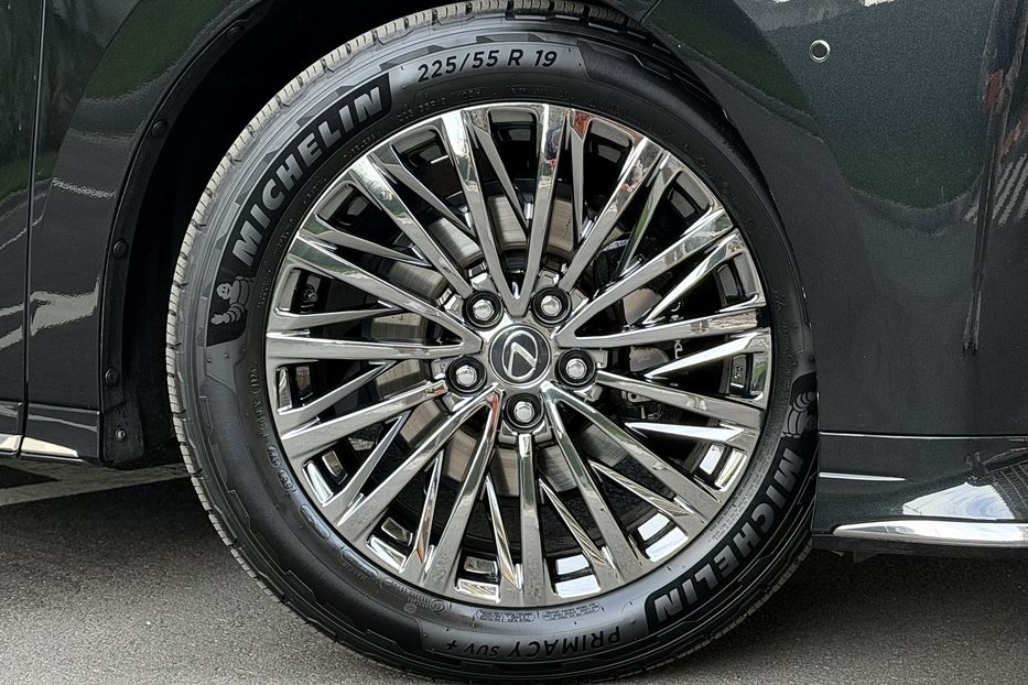 Продам Lexus LF LM 350h e-CVT 4S 2025 года в Киеве
