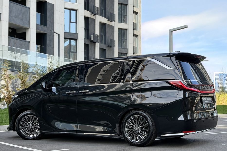 Продам Lexus LF LM 350h e-CVT 4S 2025 года в Киеве