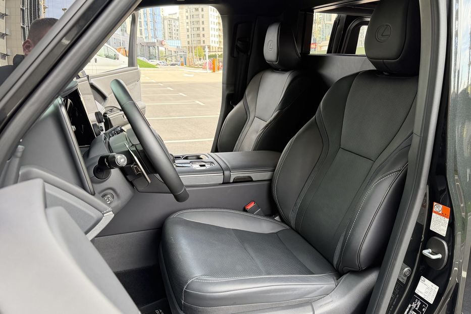 Продам Lexus LF LM 350h e-CVT 4S 2025 года в Киеве