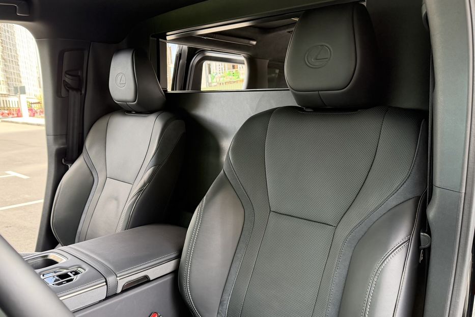 Продам Lexus LF LM 350h e-CVT 4S 2025 года в Киеве
