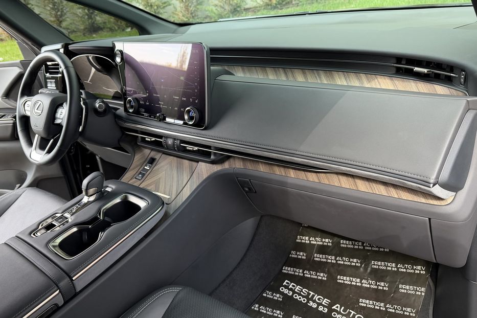 Продам Lexus LF LM 350h e-CVT 4S 2025 года в Киеве