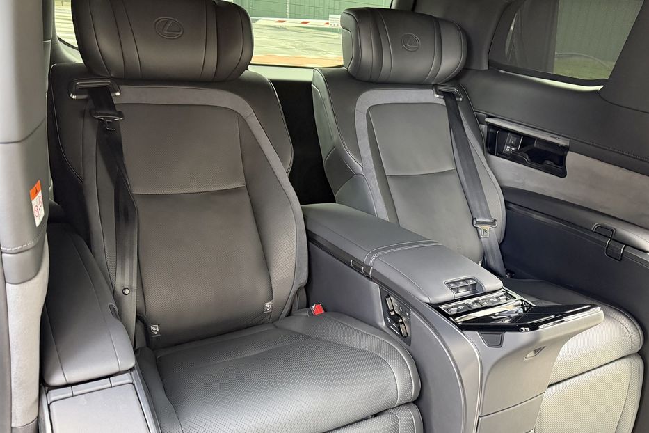 Продам Lexus LF LM 350h e-CVT 4S 2025 года в Киеве
