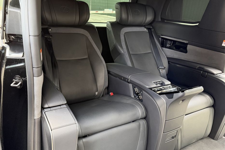 Продам Lexus LF LM 350h e-CVT 4S 2025 года в Киеве