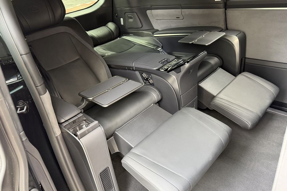 Продам Lexus LF LM 350h e-CVT 4S 2025 года в Киеве