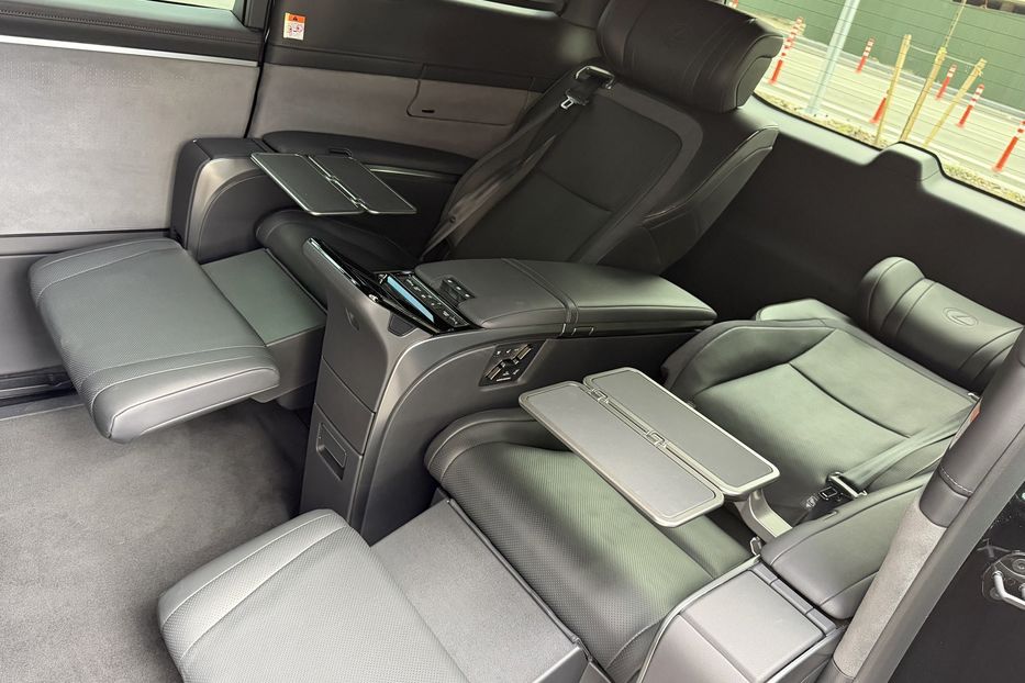 Продам Lexus LF LM 350h e-CVT 4S 2025 года в Киеве