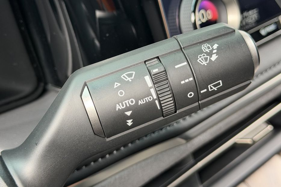 Продам Lexus LF LM 350h e-CVT 4S 2025 года в Киеве
