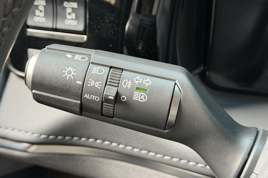 Продам Lexus LF LM 350h e-CVT 4S 2025 года в Киеве