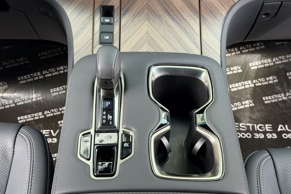 Продам Lexus LF LM 350h e-CVT 4S 2025 года в Киеве