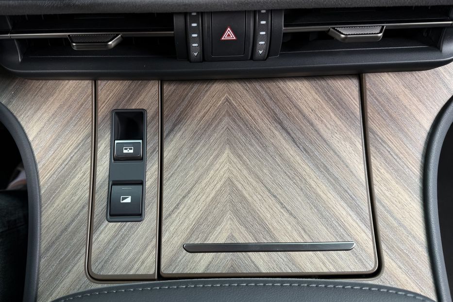 Продам Lexus LF LM 350h e-CVT 4S 2025 года в Киеве