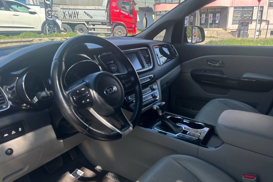Продам Kia Carnival 2018 года в Черновцах