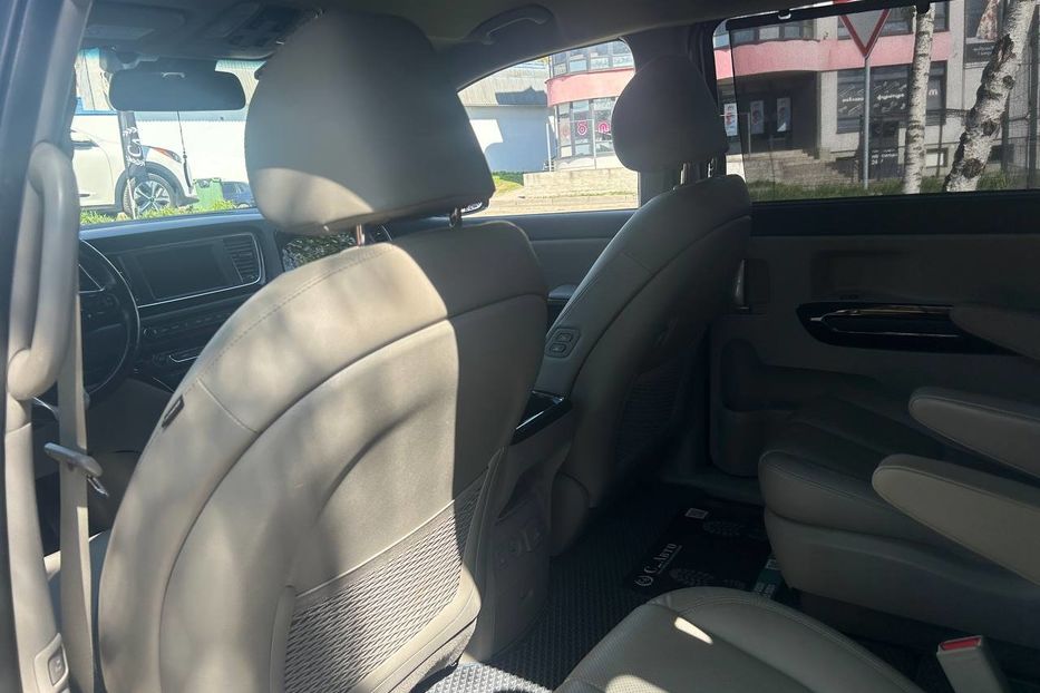 Продам Kia Carnival 2018 года в Черновцах