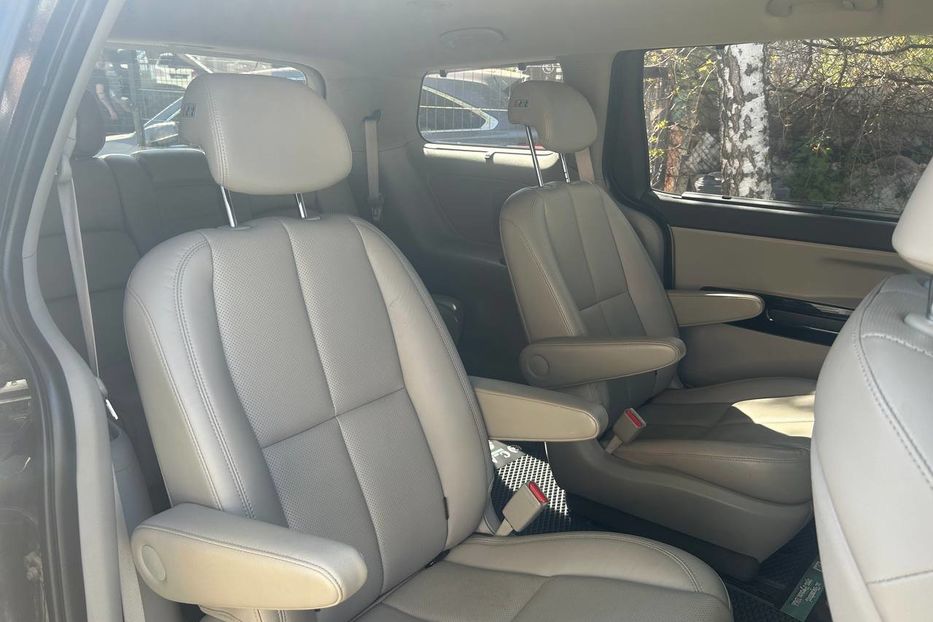 Продам Kia Carnival 2018 года в Черновцах