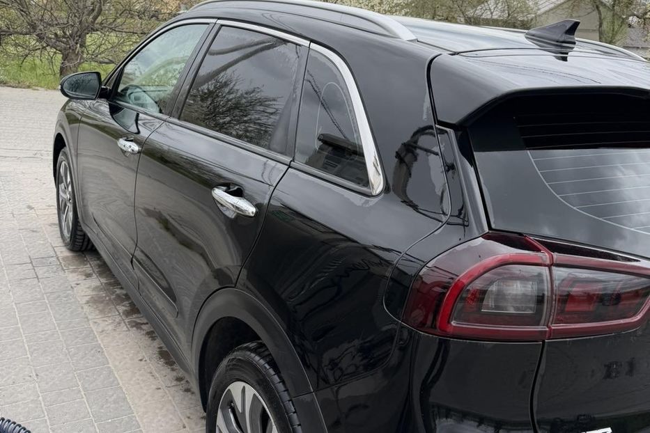 Продам Kia Niro 64 KW 2019 года в Львове