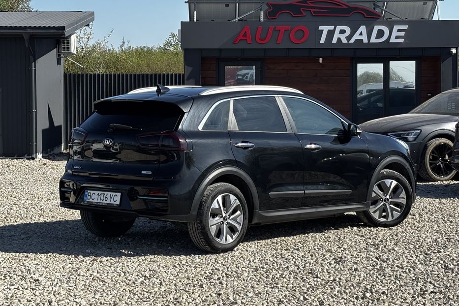 Продам Kia Niro 64 KW 2019 года в Львове