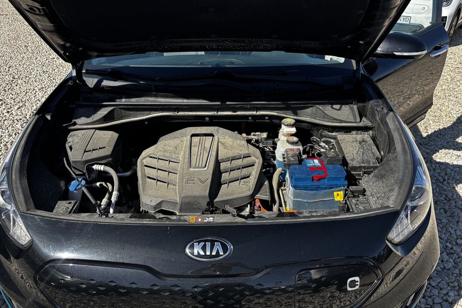 Продам Kia Niro 64 KW 2019 года в Львове