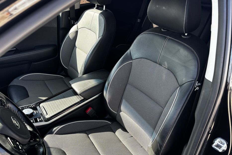 Продам Kia Niro 64 KW 2019 года в Львове