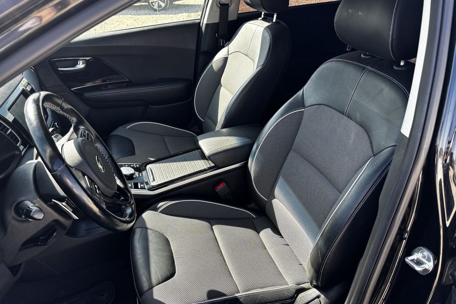 Продам Kia Niro 64 KW 2019 года в Львове