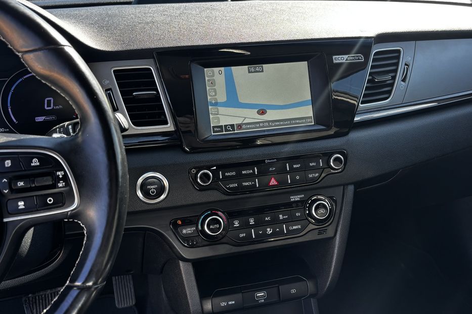Продам Kia Niro 64 KW 2019 года в Львове