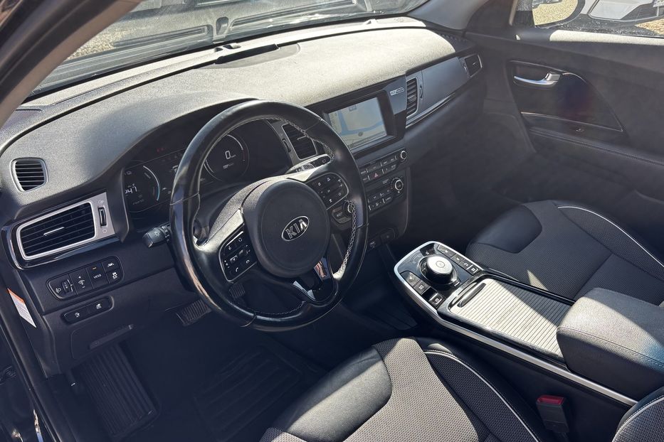 Продам Kia Niro 64 KW 2019 года в Львове