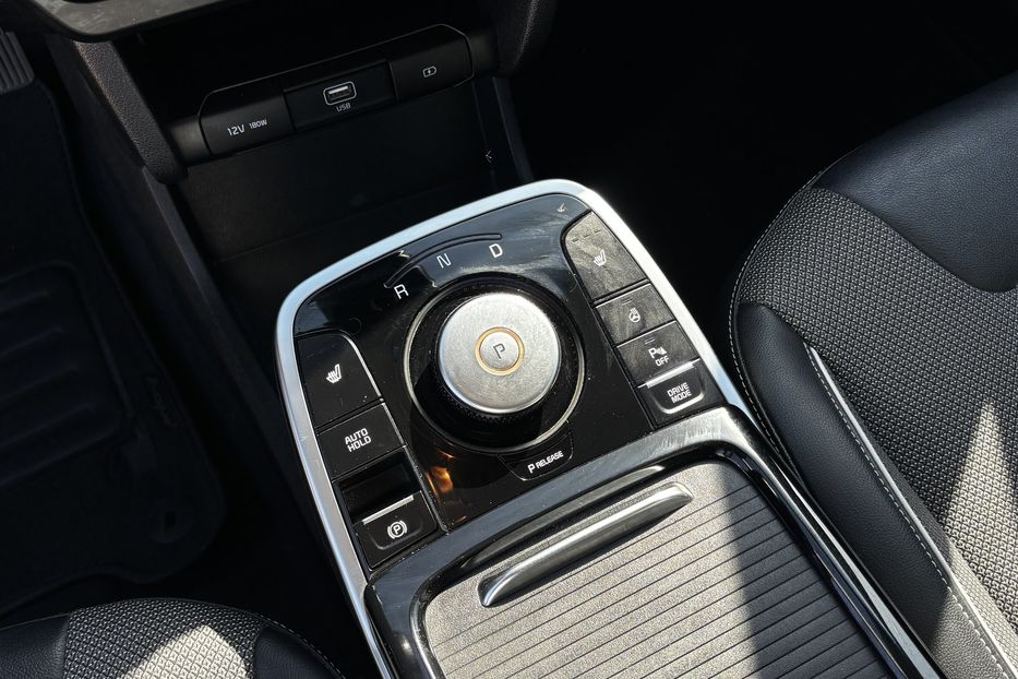 Продам Kia Niro 64 KW 2019 года в Львове