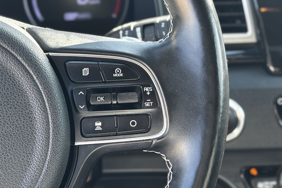 Продам Kia Niro 64 KW 2019 года в Львове
