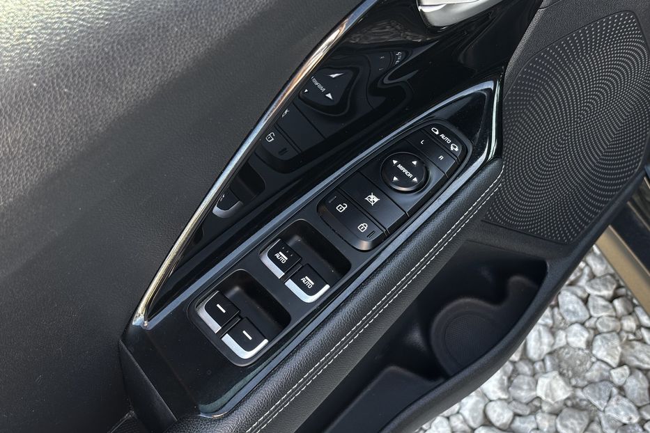 Продам Kia Niro 64 KW 2019 года в Львове