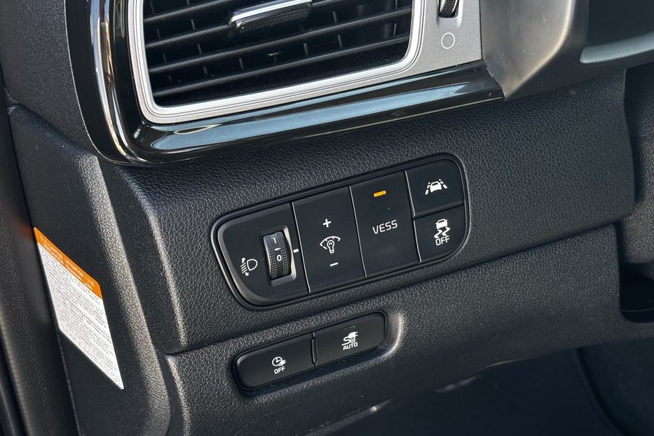 Продам Kia Niro 64 KW 2019 года в Львове