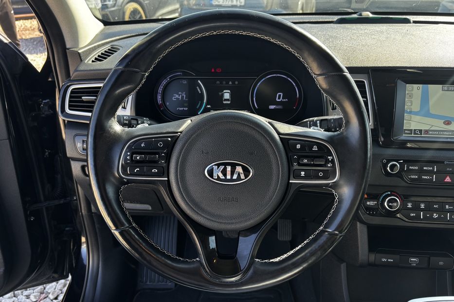 Продам Kia Niro 64 KW 2019 года в Львове