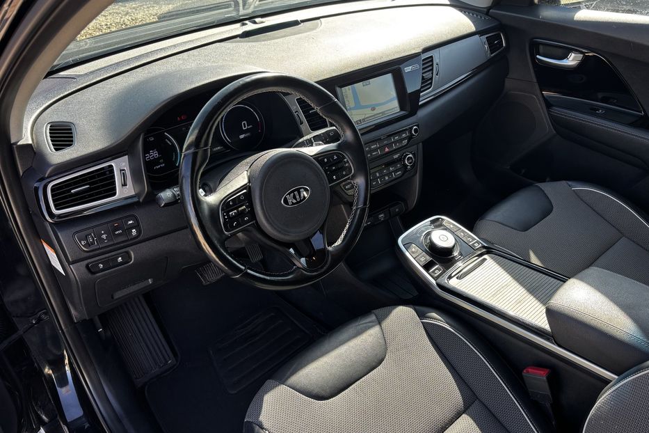 Продам Kia Niro 64 KW 2019 года в Львове