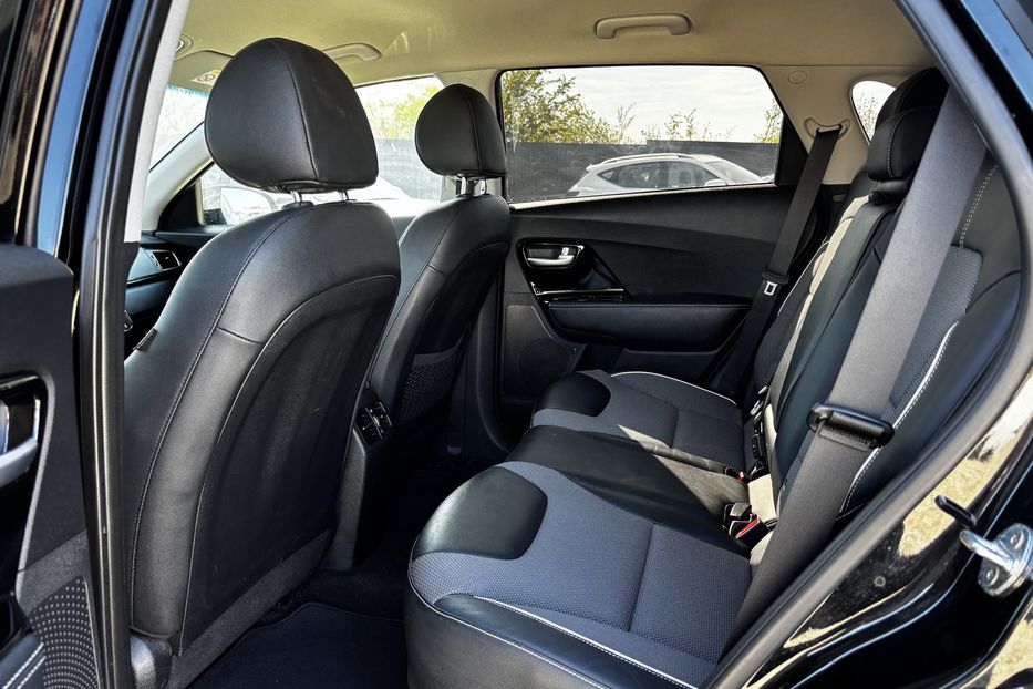 Продам Kia Niro 64 KW 2019 года в Львове