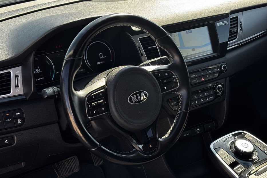Продам Kia Niro 64 KW 2019 года в Львове