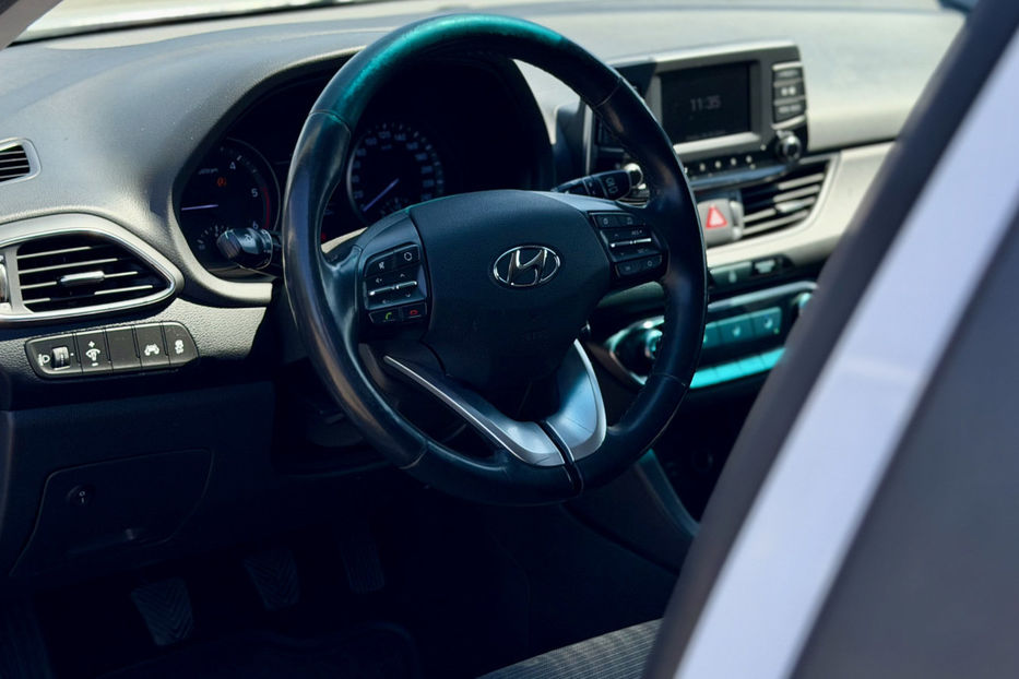 Продам Hyundai i30  2017 года в Киеве