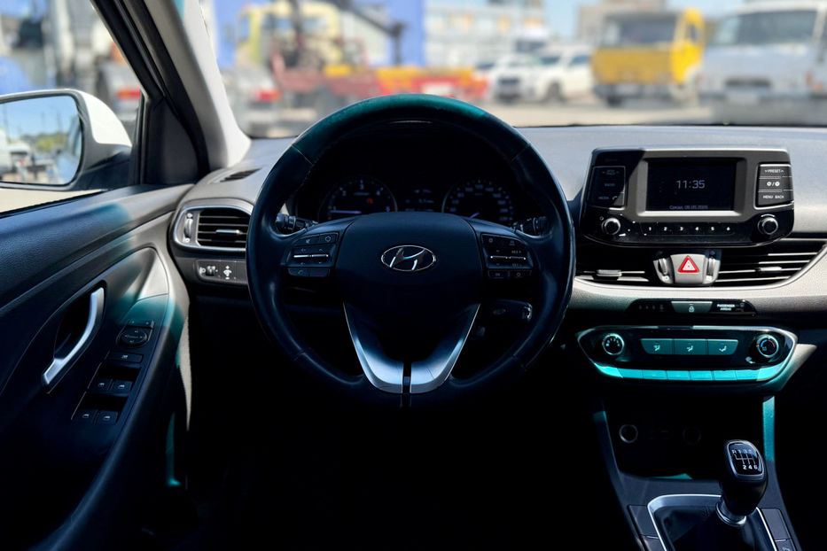 Продам Hyundai i30  2017 года в Киеве