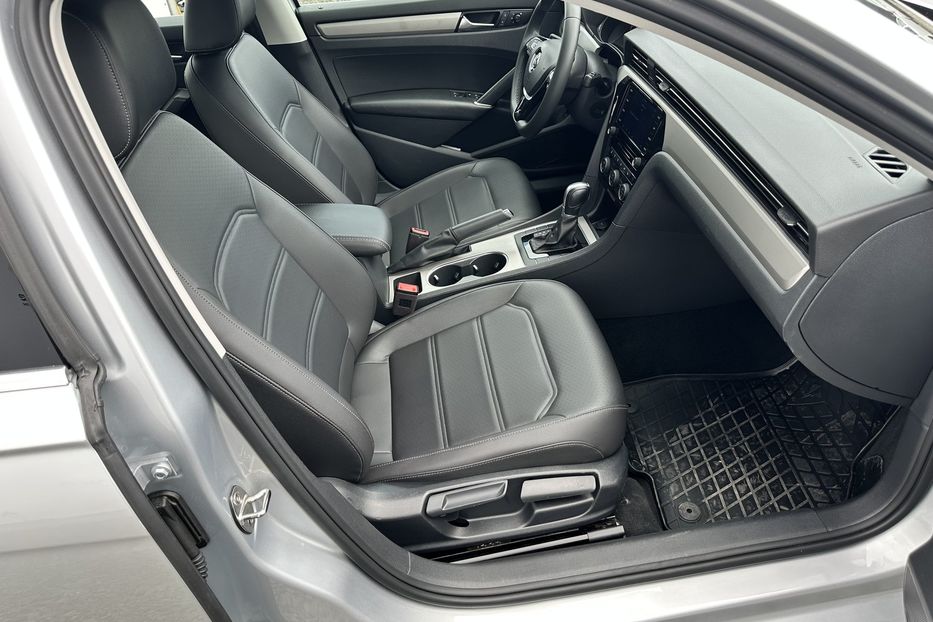 Продам Volkswagen Passat B8 2021 года в Луцке