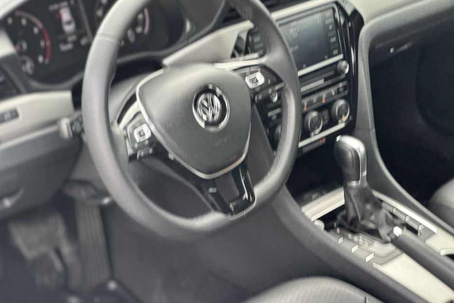 Продам Volkswagen Passat B8 2021 года в Луцке
