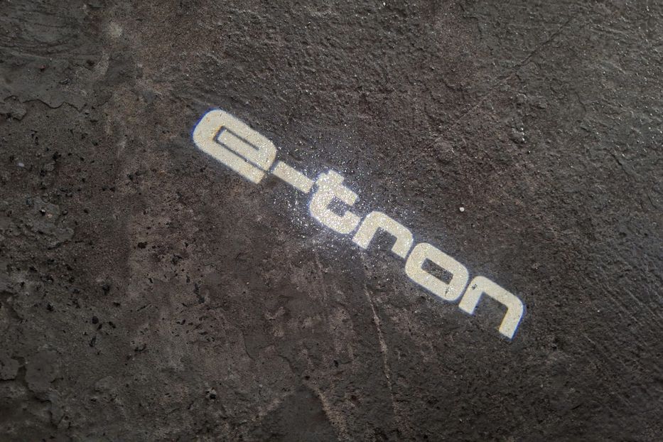 Продам Audi E-Tron S Sportback 2xSLineBlackEditio 2023 года в Львове