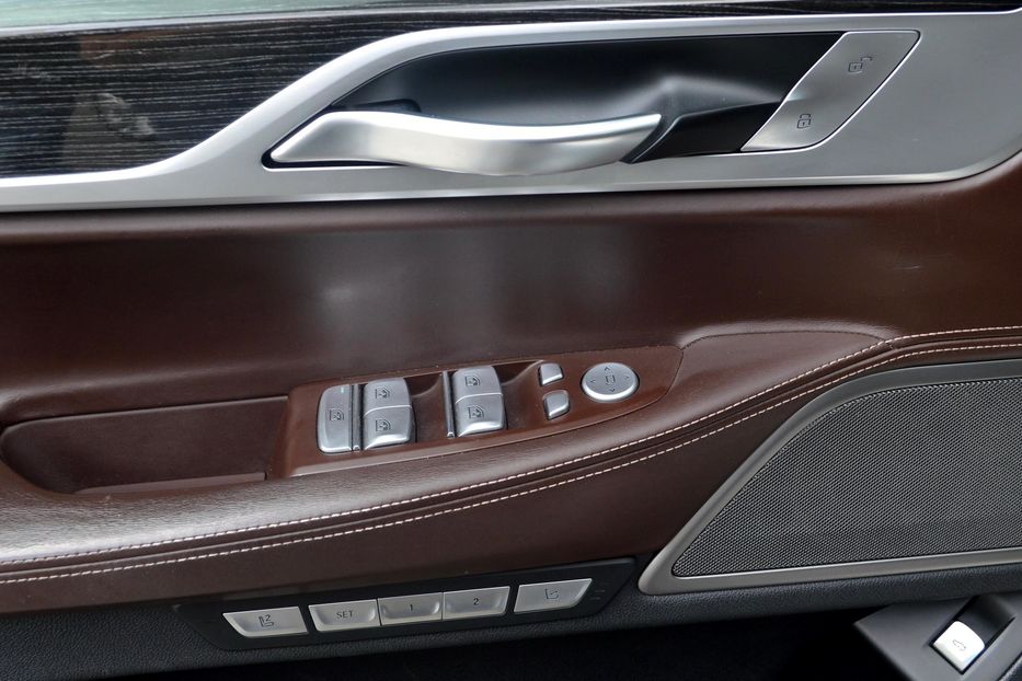 Продам BMW 750 D Xdrive 2017 года в Одессе