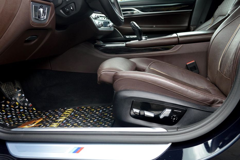 Продам BMW 750 D Xdrive 2017 года в Одессе