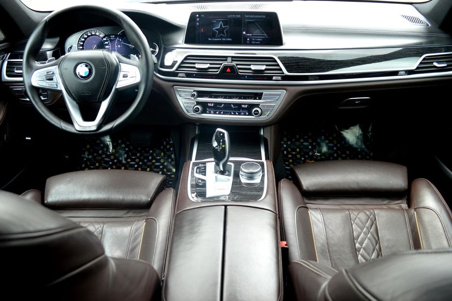 Продам BMW 750 D Xdrive 2017 года в Одессе