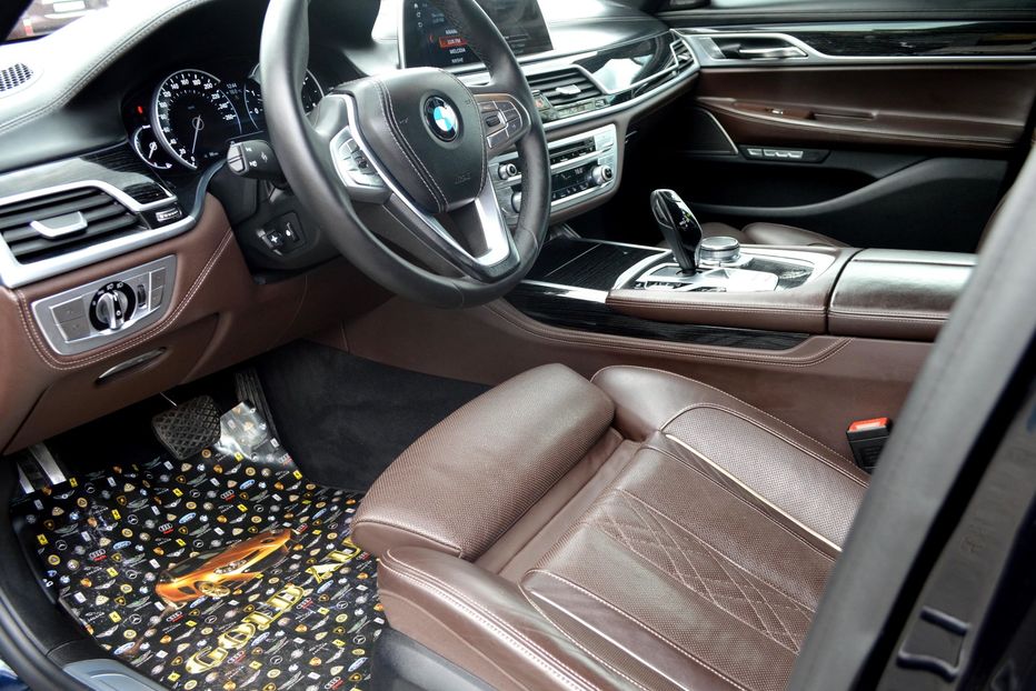 Продам BMW 750 D Xdrive 2017 года в Одессе